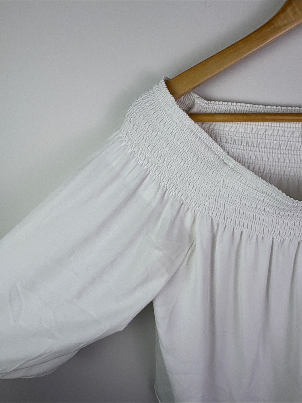 Aritzia Babaton White Smocked off the shoulder Blouse size M - Picture 3 of 5